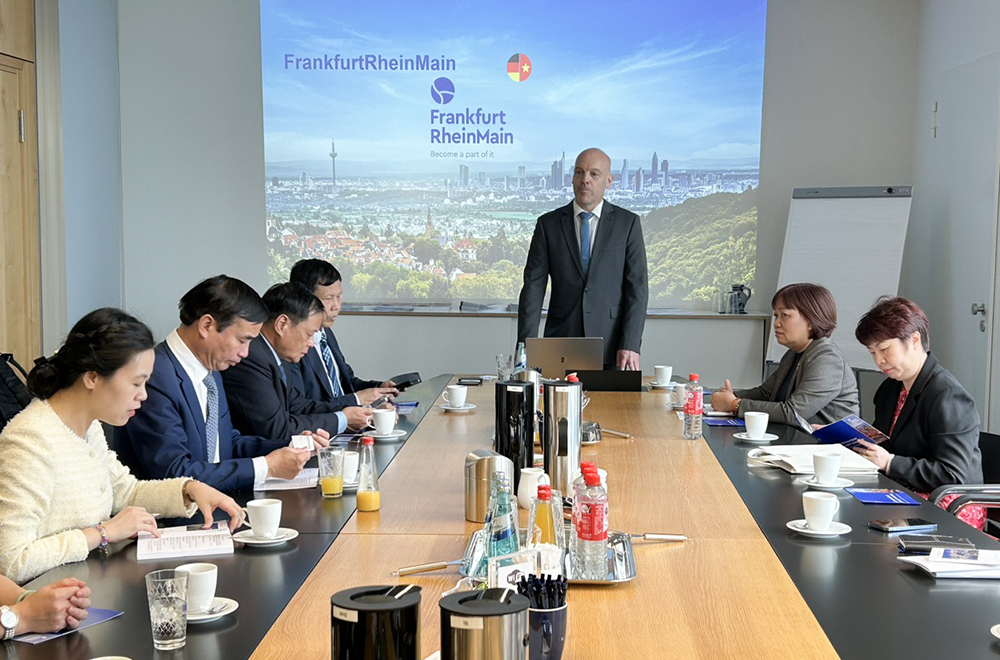 Đoàn công tác làm việc Cơ quan Xúc tiến Đầu tư và Thương mại vùng Frankfurt