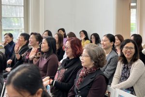 Đông đảo các nhà giáo, nhà nghiên cứu và bà con kiều bào quan tâm đến việc gìn giữ, giảng dạy tiếng Việt tham gia Hội thảo. (Ảnh: TLSQ / Thùy Dương)